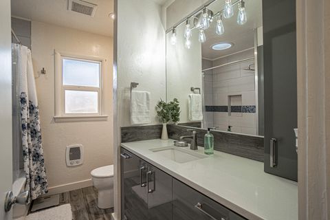 Tiny photo for 512 SE 10th Street, Grants Pass, OR 97526 (MLS # 220217258)