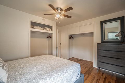 Tiny photo for 512 SE 10th Street, Grants Pass, OR 97526 (MLS # 220217258)