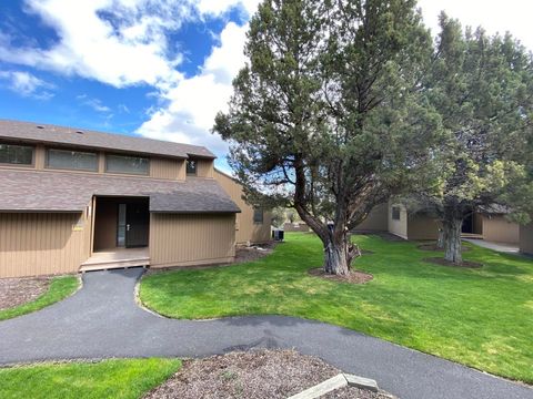 1990 Redtail Hawk Drive RV15E Redmond OR 97756