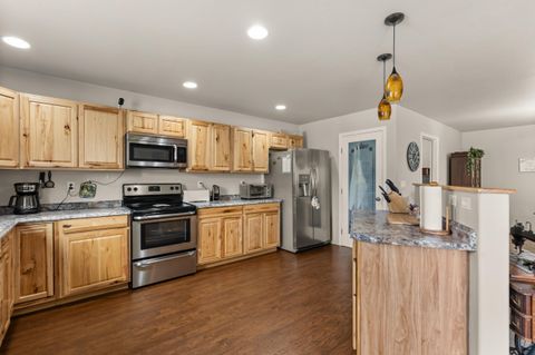 Tiny photo for 628 Barton Road, Eagle Point, OR 97524 (MLS # 220219326)