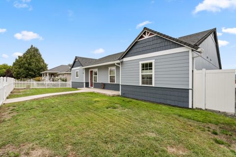 Tiny photo for 628 Barton Road, Eagle Point, OR 97524 (MLS # 220219326)