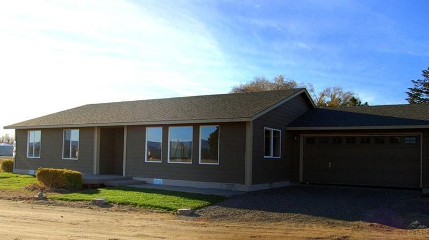 Model home, never lived in, built in 1998 & updated in 2007. Single level on North Main. The perfect blend on comfortable living, choice location & affordable price. Open floor plan offers 3bd/2ba 1702SF, only minutes to city center. Room to grow on this spacious 1/3 acre corner lot with plenty of space for shop & rv's. No CC&R's or HOA's. Easy to own, you can't beat this for real value!