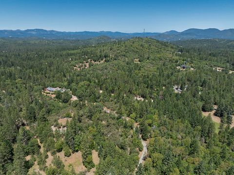 Tiny photo for 300 Work Lane, Grants Pass, OR 97527 (MLS # 220213906)