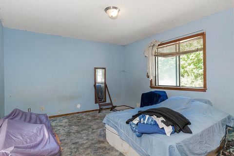 Tiny photo for 300 Work Lane, Grants Pass, OR 97527 (MLS # 220213906)