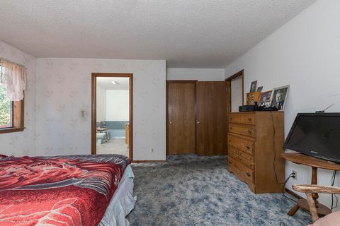 Tiny photo for 300 Work Lane, Grants Pass, OR 97527 (MLS # 220213906)