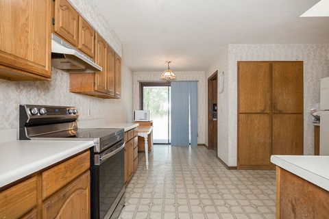 Tiny photo for 300 Work Lane, Grants Pass, OR 97527 (MLS # 220213906)