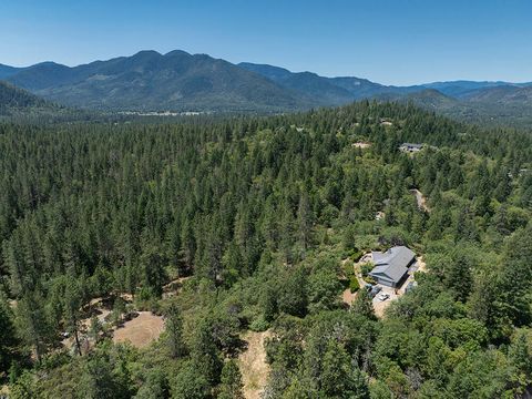 Tiny photo for 300 Work Lane, Grants Pass, OR 97527 (MLS # 220213906)