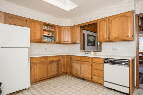 Tiny photo for 300 Work Lane, Grants Pass, OR 97527 (MLS # 220213906)