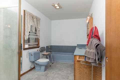 Tiny photo for 300 Work Lane, Grants Pass, OR 97527 (MLS # 220213906)