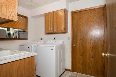 Tiny photo for 300 Work Lane, Grants Pass, OR 97527 (MLS # 220213906)