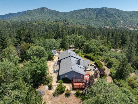 Tiny photo for 300 Work Lane, Grants Pass, OR 97527 (MLS # 220213906)