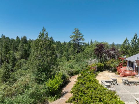 Tiny photo for 300 Work Lane, Grants Pass, OR 97527 (MLS # 220213906)