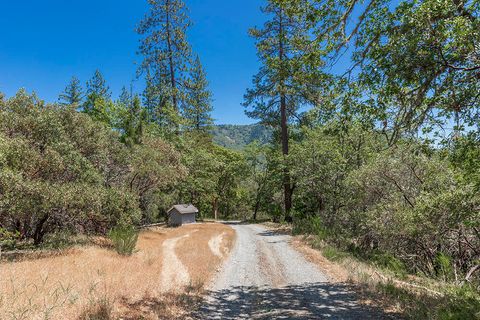 Tiny photo for 300 Work Lane, Grants Pass, OR 97527 (MLS # 220213906)