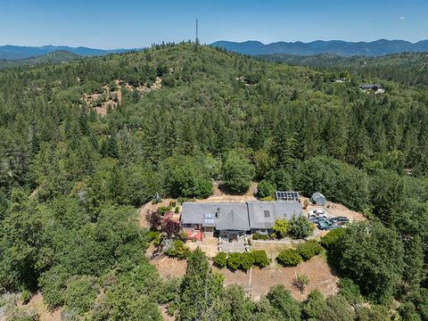 Tiny photo for 300 Work Lane, Grants Pass, OR 97527 (MLS # 220213906)