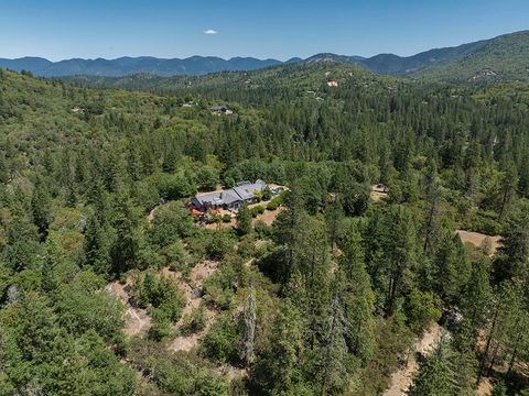 Tiny photo for 300 Work Lane, Grants Pass, OR 97527 (MLS # 220213906)