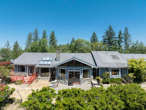 Tiny photo for 300 Work Lane, Grants Pass, OR 97527 (MLS # 220213906)