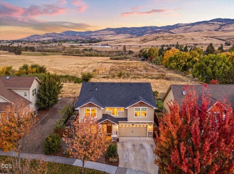 Photo of 425 W Nevada Street, Ashland, OR 97520 (MLS # 220229842)