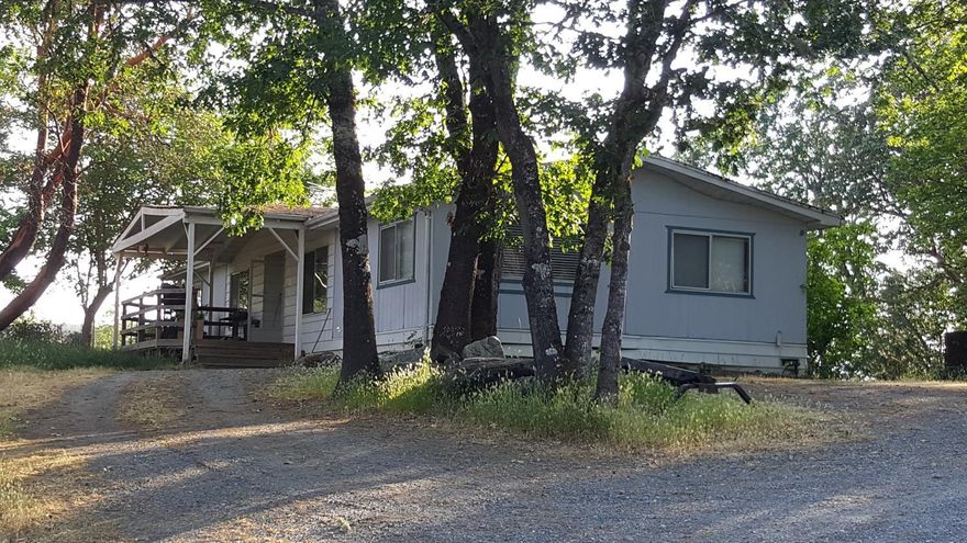 Split floor plan, garden tub in master bath.Spacious and roomy 3 bedroom 2 bath with 1440 square feet on 4.99 acres. Hugh garden area is completely fenced. Great property if you like mostly secluded and quiet