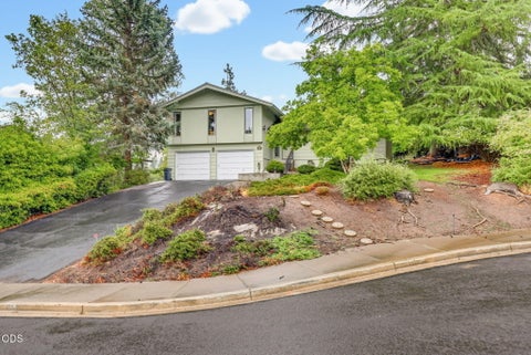 Photo of 470 S Stoneham Circle, Medford, OR 97504 (MLS # 220228207)