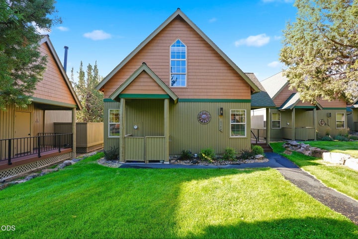 Photo 1 of 29 — 8848 Cliff Swallow Drive, Redmond, OR 97756