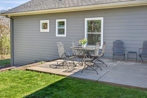 Tiny photo for 145 Lomas Road, Jacksonville, OR 97530 (MLS # 220217428)