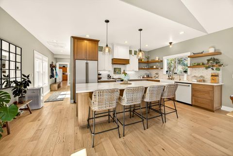 Tiny photo for 145 Lomas Road, Jacksonville, OR 97530 (MLS # 220217428)