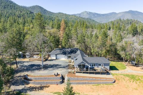 Photo of 145 Lomas Road, Jacksonville, OR 97530 (MLS # 220217428)