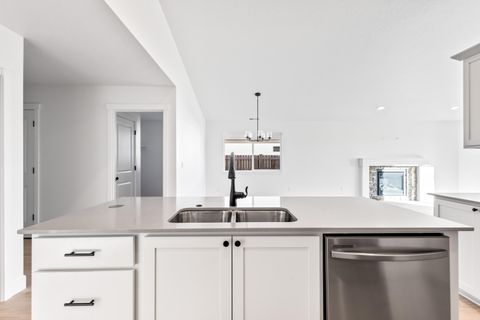 Tiny photo for 440 NW Monte Vista Avenue #126, Madras, OR 97741 (MLS # 220212726)