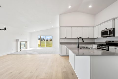 Tiny photo for 440 NW Monte Vista Avenue #126, Madras, OR 97741 (MLS # 220212726)