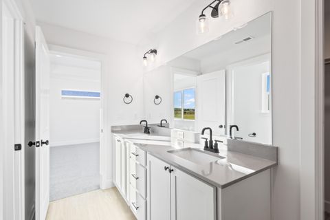 Tiny photo for 440 NW Monte Vista Avenue #126, Madras, OR 97741 (MLS # 220212726)