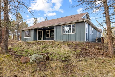 Tiny photo for 1211 Vine Maple Drive, Klamath Falls, OR 97601 (MLS # 220215634)