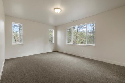 Tiny photo for 1211 Vine Maple Drive, Klamath Falls, OR 97601 (MLS # 220215634)