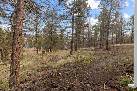 Tiny photo for 1211 Vine Maple Drive, Klamath Falls, OR 97601 (MLS # 220215634)