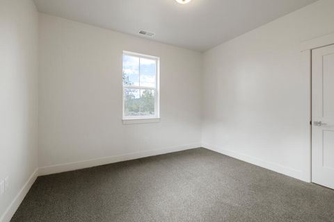 Tiny photo for 1211 Vine Maple Drive, Klamath Falls, OR 97601 (MLS # 220215634)