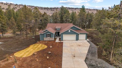 Tiny photo for 1211 Vine Maple Drive, Klamath Falls, OR 97601 (MLS # 220215634)