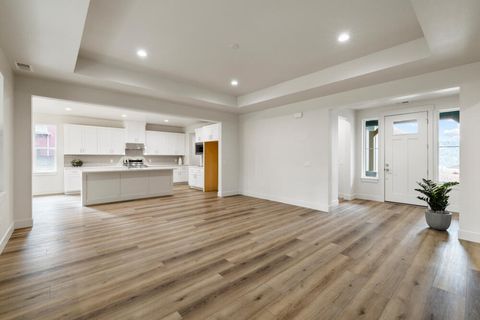 Tiny photo for 1211 Vine Maple Drive, Klamath Falls, OR 97601 (MLS # 220215634)