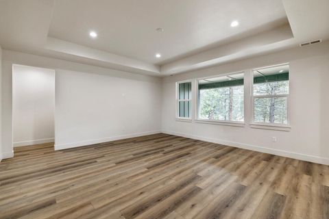 Tiny photo for 1211 Vine Maple Drive, Klamath Falls, OR 97601 (MLS # 220215634)