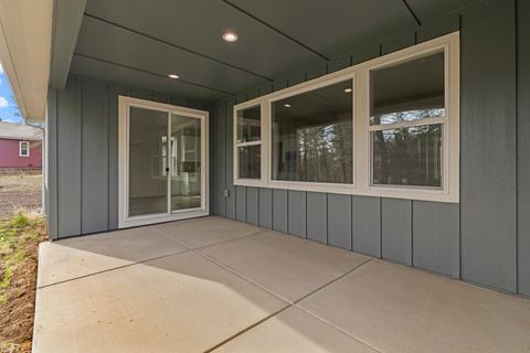 Tiny photo for 1211 Vine Maple Drive, Klamath Falls, OR 97601 (MLS # 220215634)