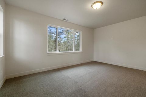 Tiny photo for 1211 Vine Maple Drive, Klamath Falls, OR 97601 (MLS # 220215634)