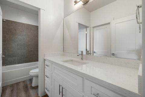 Tiny photo for 1211 Vine Maple Drive, Klamath Falls, OR 97601 (MLS # 220215634)