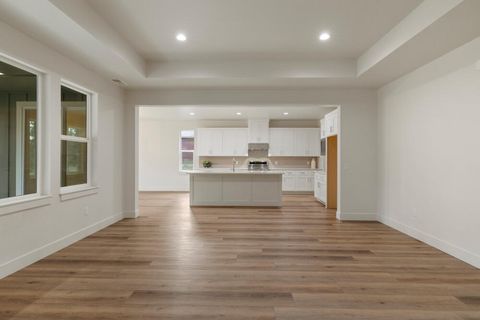 Tiny photo for 1211 Vine Maple Drive, Klamath Falls, OR 97601 (MLS # 220215634)