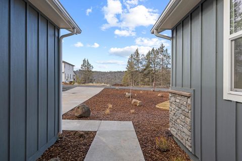 Tiny photo for 1211 Vine Maple Drive, Klamath Falls, OR 97601 (MLS # 220215634)