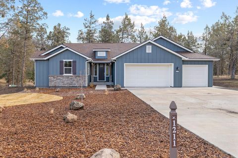 Tiny photo for 1211 Vine Maple Drive, Klamath Falls, OR 97601 (MLS # 220215634)