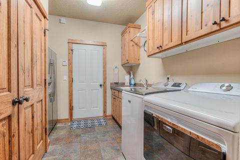 Tiny photo for 56340 Solar Drive, Bend, OR 97707 (MLS # 220217050)