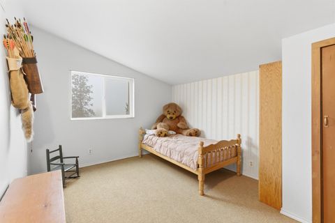 Tiny photo for 827 Summit Loop, Grants Pass, OR 97527 (MLS # 220211482)