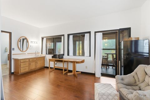 Tiny photo for 827 Summit Loop, Grants Pass, OR 97527 (MLS # 220211482)