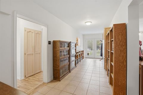 Tiny photo for 827 Summit Loop, Grants Pass, OR 97527 (MLS # 220211482)