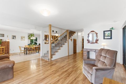 Tiny photo for 827 Summit Loop, Grants Pass, OR 97527 (MLS # 220211482)