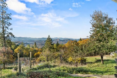 Tiny photo for 827 Summit Loop, Grants Pass, OR 97527 (MLS # 220211482)