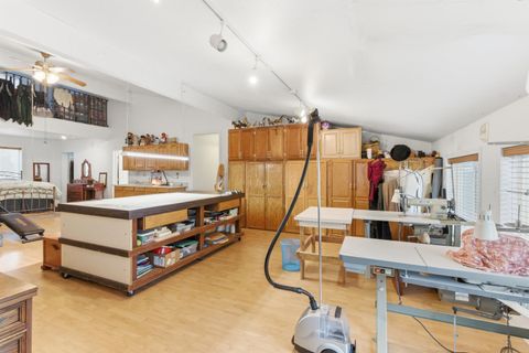 Tiny photo for 827 Summit Loop, Grants Pass, OR 97527 (MLS # 220211482)